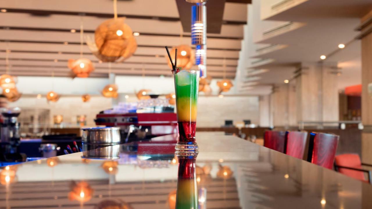 Mds Hotel Calama Zewnętrze zdjęcie A layered cocktail